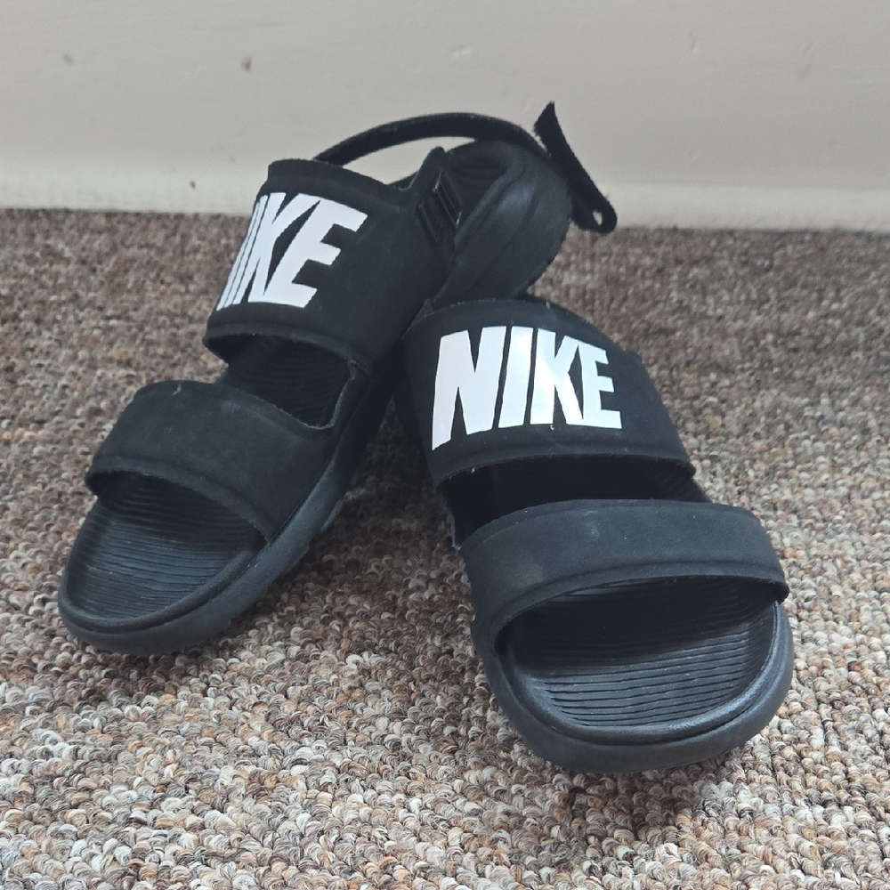 NIKE Black Velcro Athletic Slides/Sandals